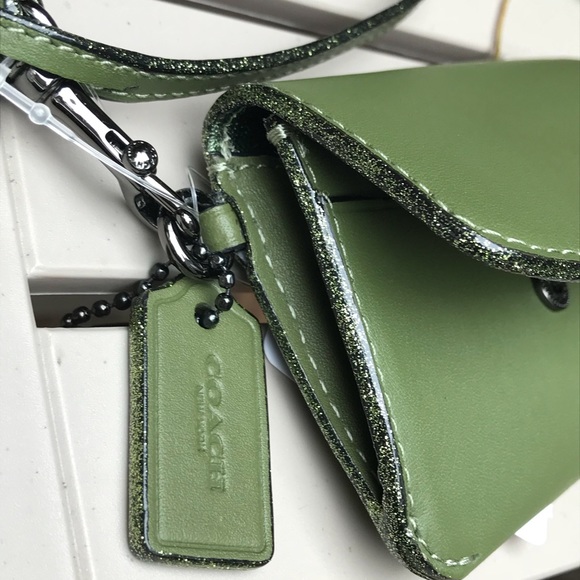 ⛔️SOLD⛔️Authentic Coach Glitter leather /Wristlet - Picture 8 of 8